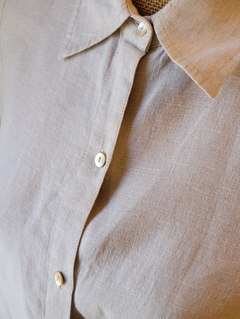 Liz Claiborne Medium Linen Button-up Blouse In A Natural Stone Color - Picture 8 of 9